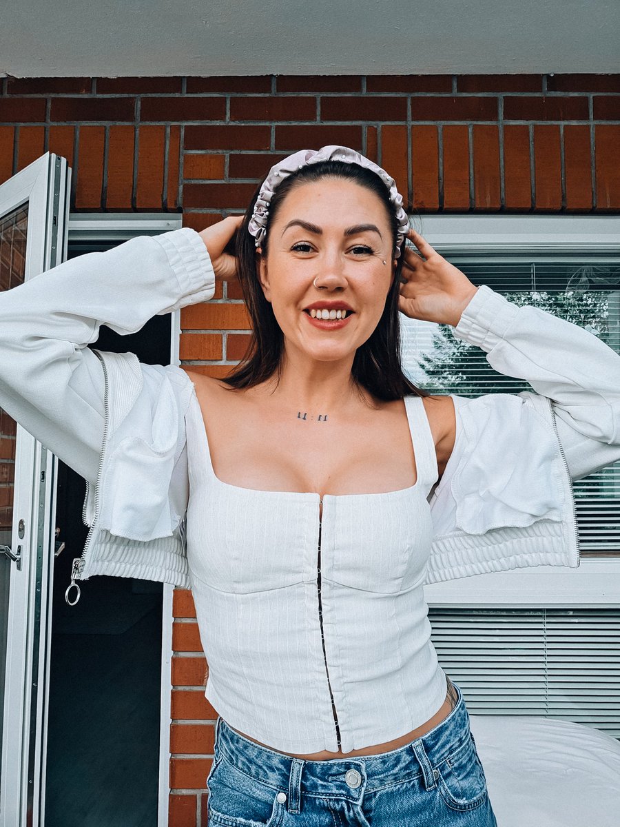 Happy Monday babe ✨️