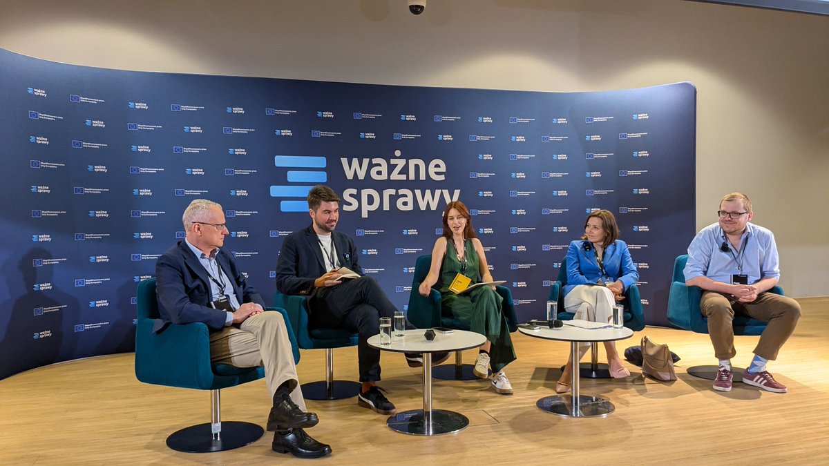 Katarzyna Smyk EU (@katarzynasmykeu) on Twitter photo Zaufanie młodzieży do instytucji publicznych jest kluczowe dla trwałości demokracji. W #UE stawiamy na dialog z młodzieżą i zwiększenie możliwości jej rozwoju. Dziękuję <a href="/wazne_sprawy/">ważne sprawy</a> za zaproszenie i #StanMłodych2025, a <a href="/pio_tru/">Piotr Trudnowski</a>, <a href="/A_Traczyk/">Adam Traczyk</a> i <a href="/mmagierowski/">Marek Magierowski</a> za ciekawą dyskusję. Zaufanie młodzieży do instytucji publicznych jest kluczowe dla trwałości demokracji. W #UE stawiamy na dialog z młodzieżą i zwiększenie możliwości jej rozwoju. Dziękuję <a href="/wazne_sprawy/">ważne sprawy</a> za zaproszenie i #StanMłodych2025, a <a href="/pio_tru/">Piotr Trudnowski</a>, <a href="/A_Traczyk/">Adam Traczyk</a> i <a href="/mmagierowski/">Marek Magierowski</a> za ciekawą dyskusję.