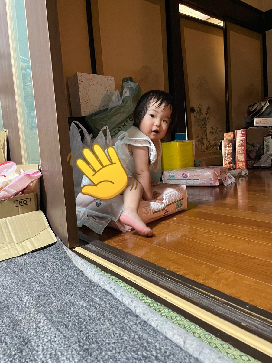 tanoueusagi's tweet photo. オムツと戦っていた娘🤣 https://t.co/LAVD6AiTWL