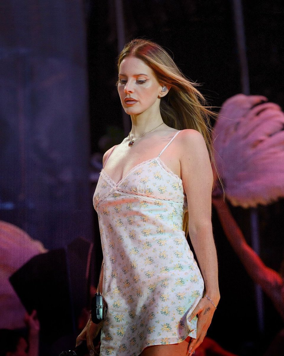 Lana del Rey was the SIXTH most STREAMED female singer yesterday surpassing Lorde (#11) despite not having released an album since 2023.