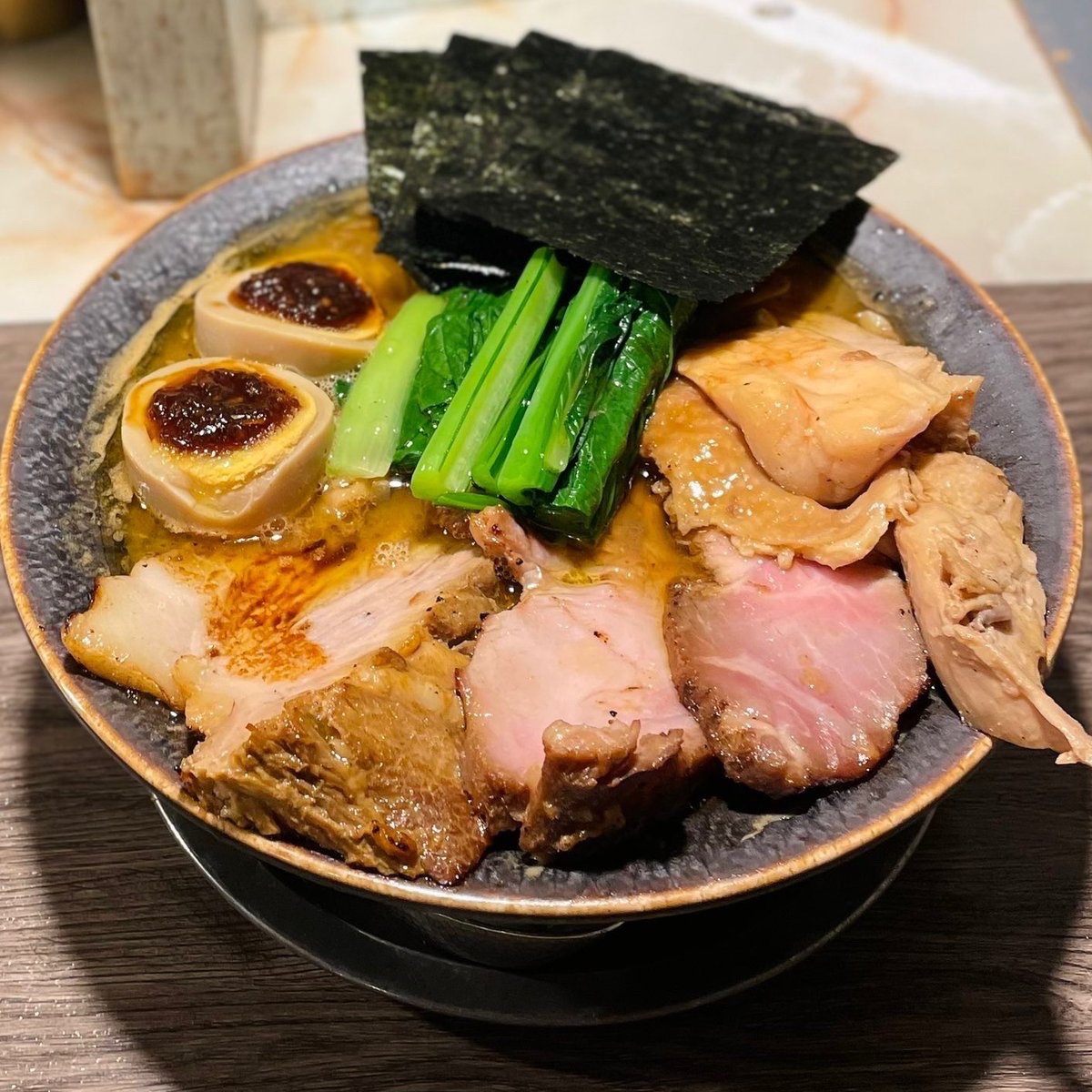 improvramen's tweet image. 【2025年7月のカレンダー】
新作多数出現します。
最高の厳選食材達を超大量に投入し、麺料理、スープ料理、肉料理として細部のアップデート。
全てのラーメンに心を込めて丁寧に作らせていただきます。
全営業日予約受付中。
予約無しでもお気軽にどうぞ。
よろしくお願いいたします🍜