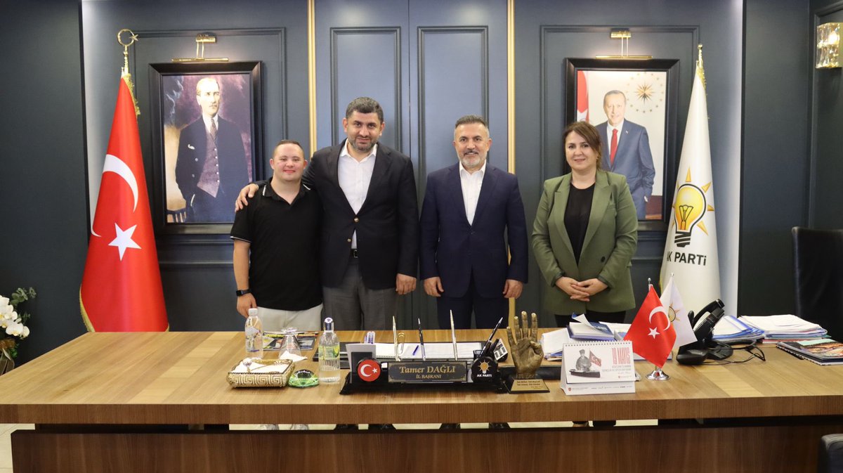 AK Partimizin Adana’daki neferlerinden Mehmet Fatih Temel kardeşimiz ile tanışıp kısa bir toplantı yaptık🤗