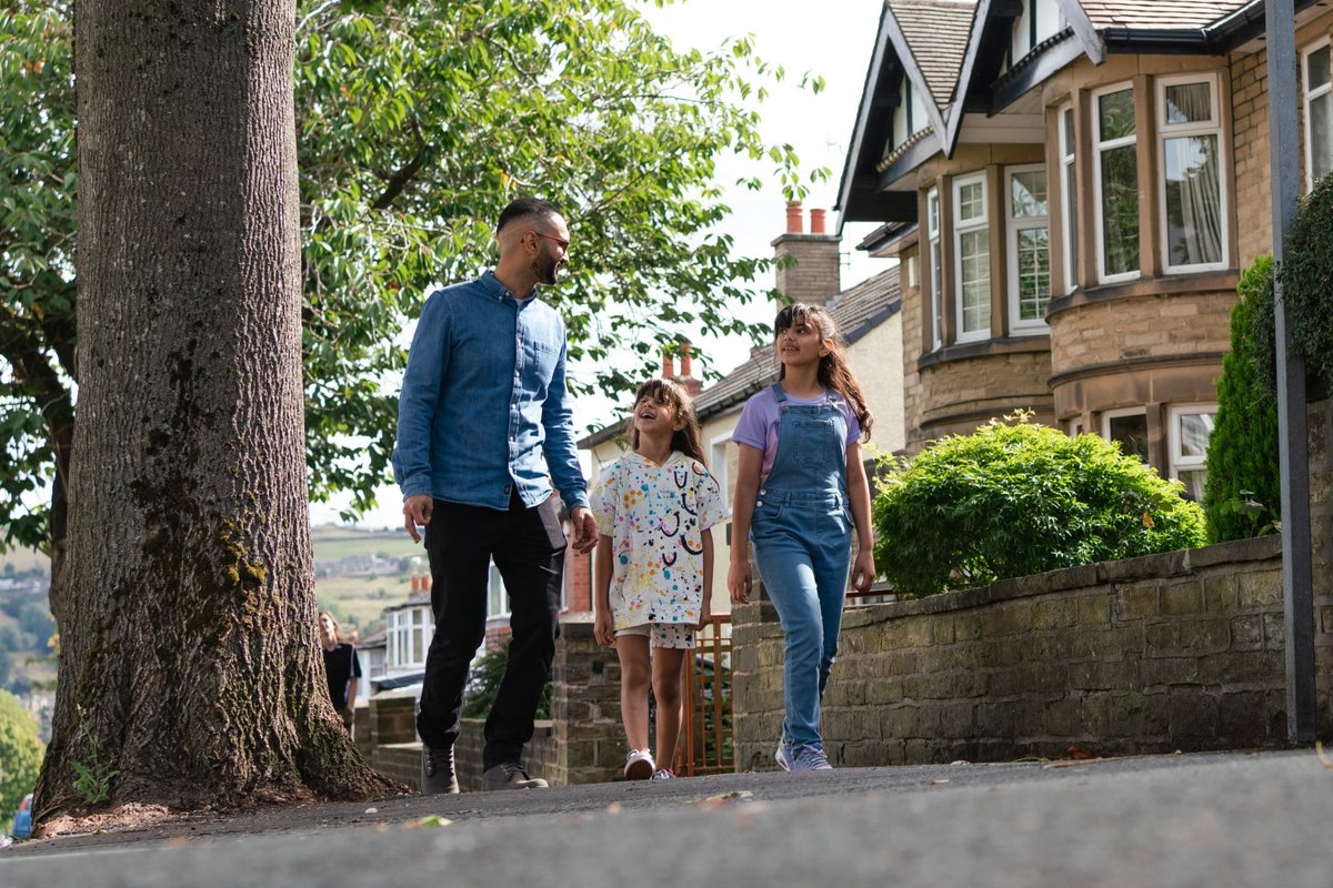 #Skircoat your street matters

Coming soon:
🚶 Wider paths
💡 New lighting
🚴‍♀️ A new shared-use footway/cycleway
🚦 New crossings
🧑‍🦽‍➡️ Safe routes for walking, wheeling and cycling
🎒 School streets

📰 Skircoat active travel plans get moving: ow.ly/XtI450W8gng