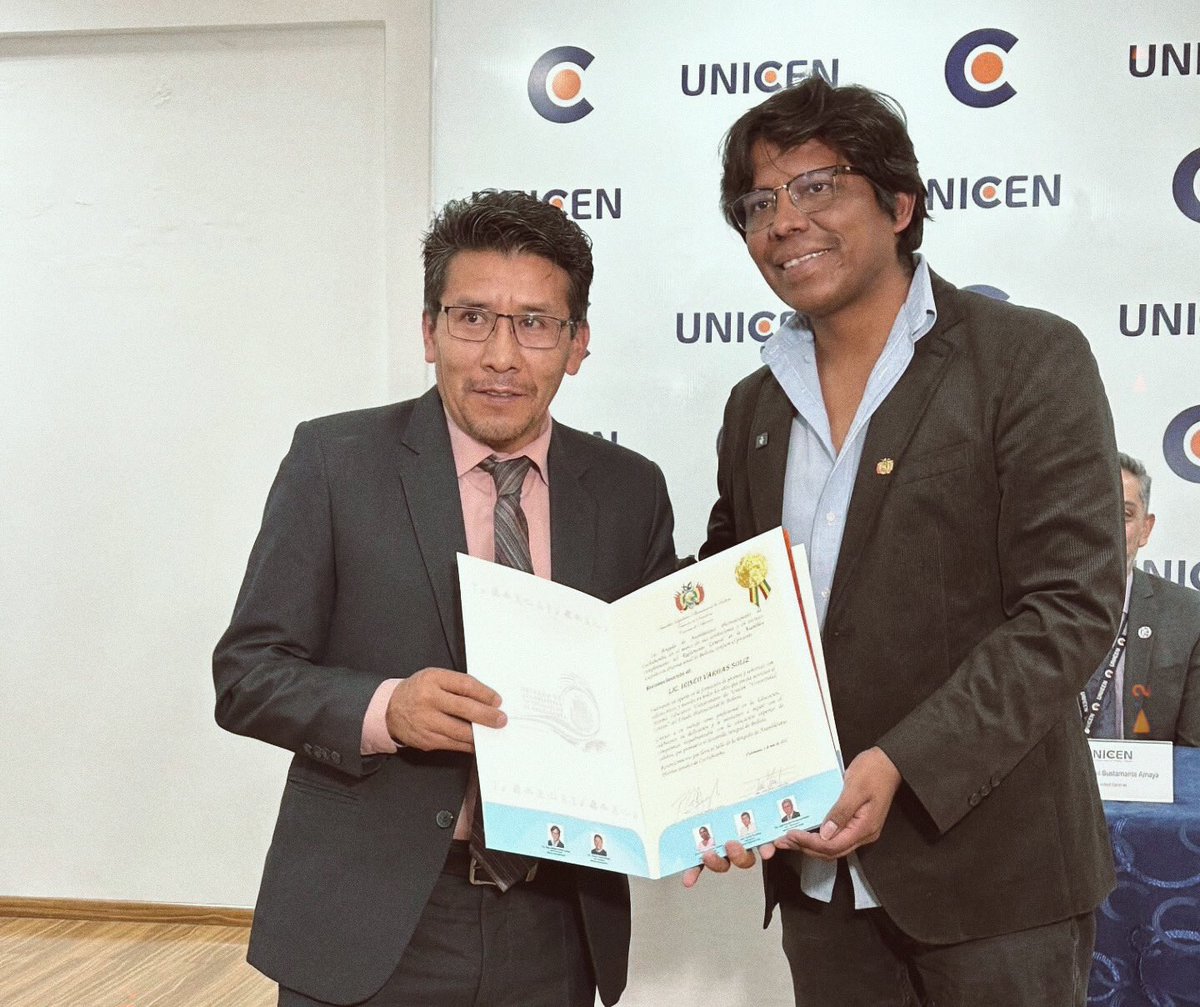 RoryOrdonez's tweet photo. Ser maestro es un acto de amor. Hoy, junto a la senadora @AndreaBSahonero , reconocimos a docentes de la @unicenbolivia por su entrega, excelencia e impacto en la formación de futuros profesionales. ¡Gracias por inspirar! 🇧🇴 #DiaDelMaestro #Bolivia #Rorydiputado https://t.co/Y9EpoFtpff