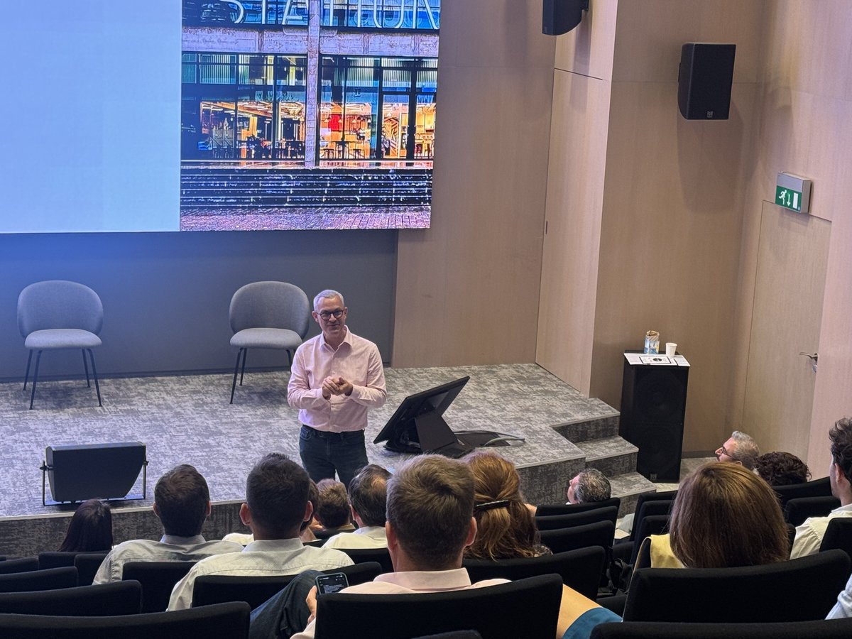 Moove_lab's tweet image. [La vie au Moove Lab] 🚀 Clap de fin pour le jury de sélection du 14ème #Batch du Moove Lab🎬

Un grand bravo à tous les #entrepreneurs qui ont partagé leur projet aujourd'hui. Cette journée a été riche en découvertes et en échanges 🚗🚲🏍️🔋⚡️ 
Merci également aux partenaires !