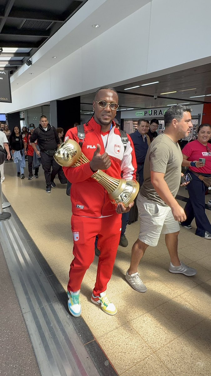 Ya vamos llegando!!!

Saluden al CAMPEÓN ⭐️