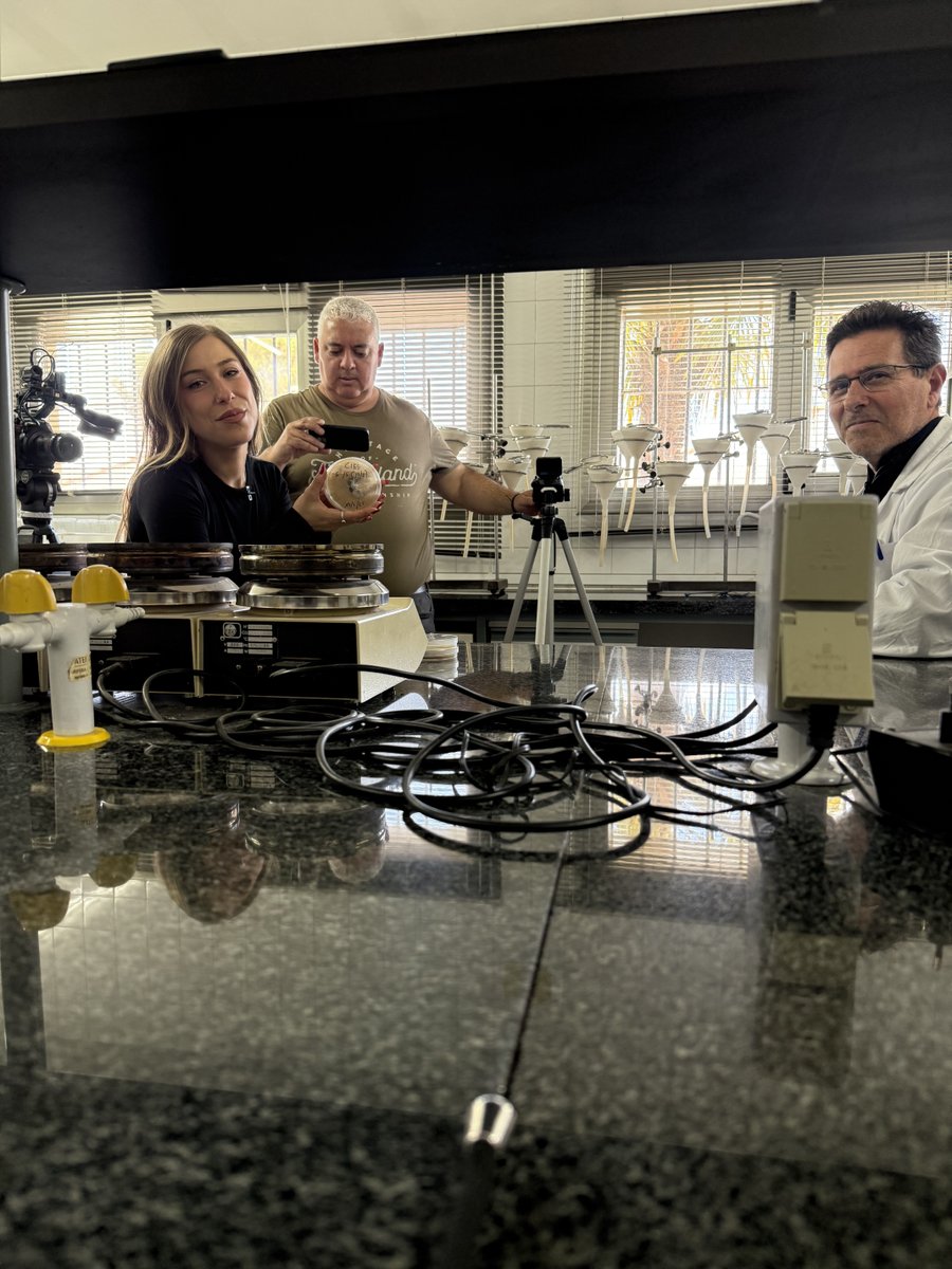 Variotinto, hoy 'La Manchuela del Júcar'. Buen pan, buen vino y un puzzle de más de 30.000 piezas. ¿Quieres verlo?

Hoy a las 23:30 h, después de #HechoenCLM, en televisión y <a href="/CMM_Play/">CMMPlay</a>.
cmmedia.es/tv/variotinto