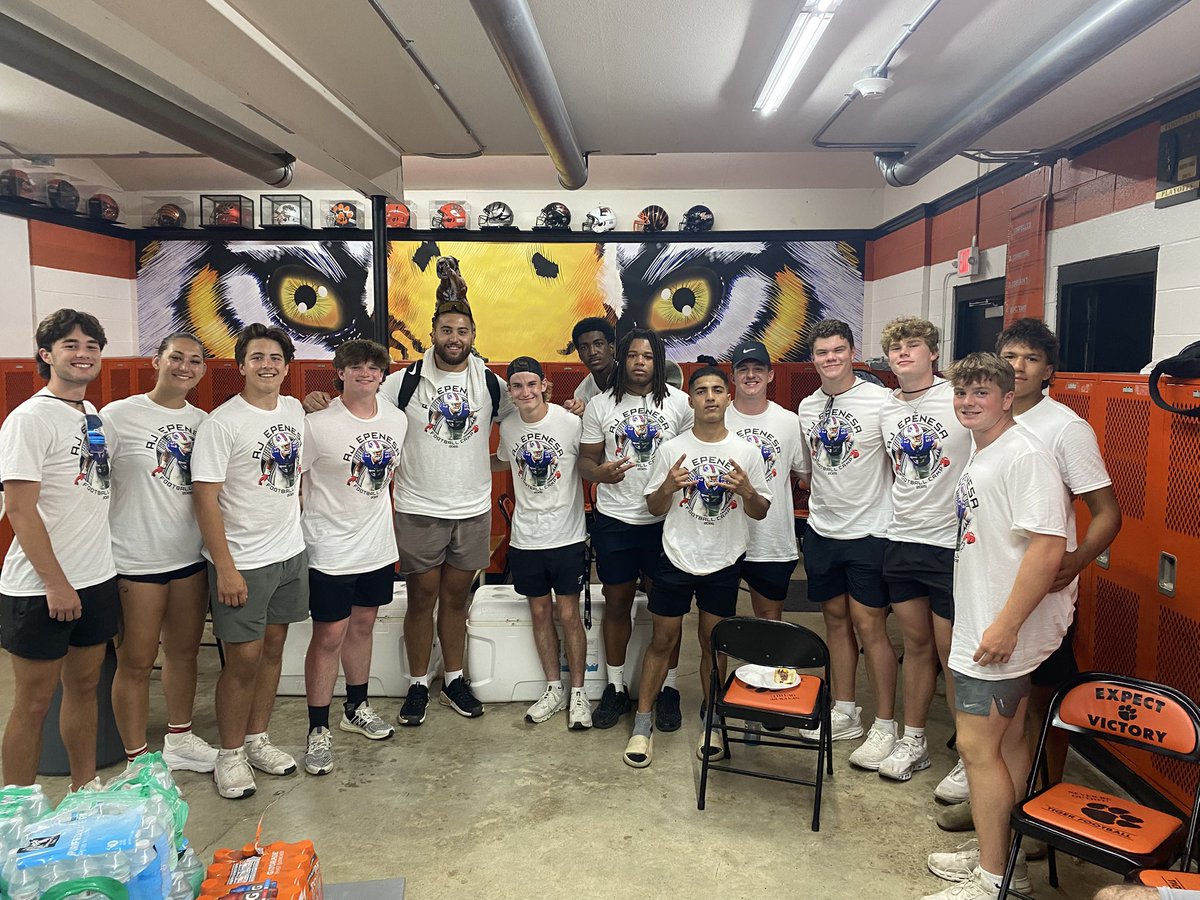 Eppy Epenesa (@eepenesa) on Twitter photo Thank you Edwardsville High School HC Kelsey Pickering & <a href="/TigerFootball_/">EdwardsvilleFootball</a> especially your staff for your amazing love and support for helping our <a href="/ajepenesa24/">AJ Epenesa</a> with his 1st Youth Football Camp🏈 Amazing turnout appreciate all the parents & all our helpers for everything❤️ Thank you Edwardsville High School HC Kelsey Pickering & <a href="/TigerFootball_/">EdwardsvilleFootball</a> especially your staff for your amazing love and support for helping our <a href="/ajepenesa24/">AJ Epenesa</a> with his 1st Youth Football Camp🏈 Amazing turnout appreciate all the parents & all our helpers for everything❤️
