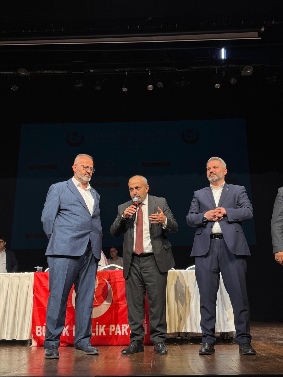 yasarsayan's tweet photo. 📍İstanbul

Partimizin İstanbul'daki sarsılmaz kalelerinden olan Sultanbeyli İlçe Başkanlığımızın 16. Olağan kongresini gerçekleştirdik.

Seçim sonucunda delegelerin oy çokluğu ile güven tazeleyen ilçe başkanımız Uğur Küçükmotor'a ve yönetimine yeni dönem çalışmalarında başarılar diliyorum.

#Sultanbeyli
#BirliğinVeKardeşliğinKalesi