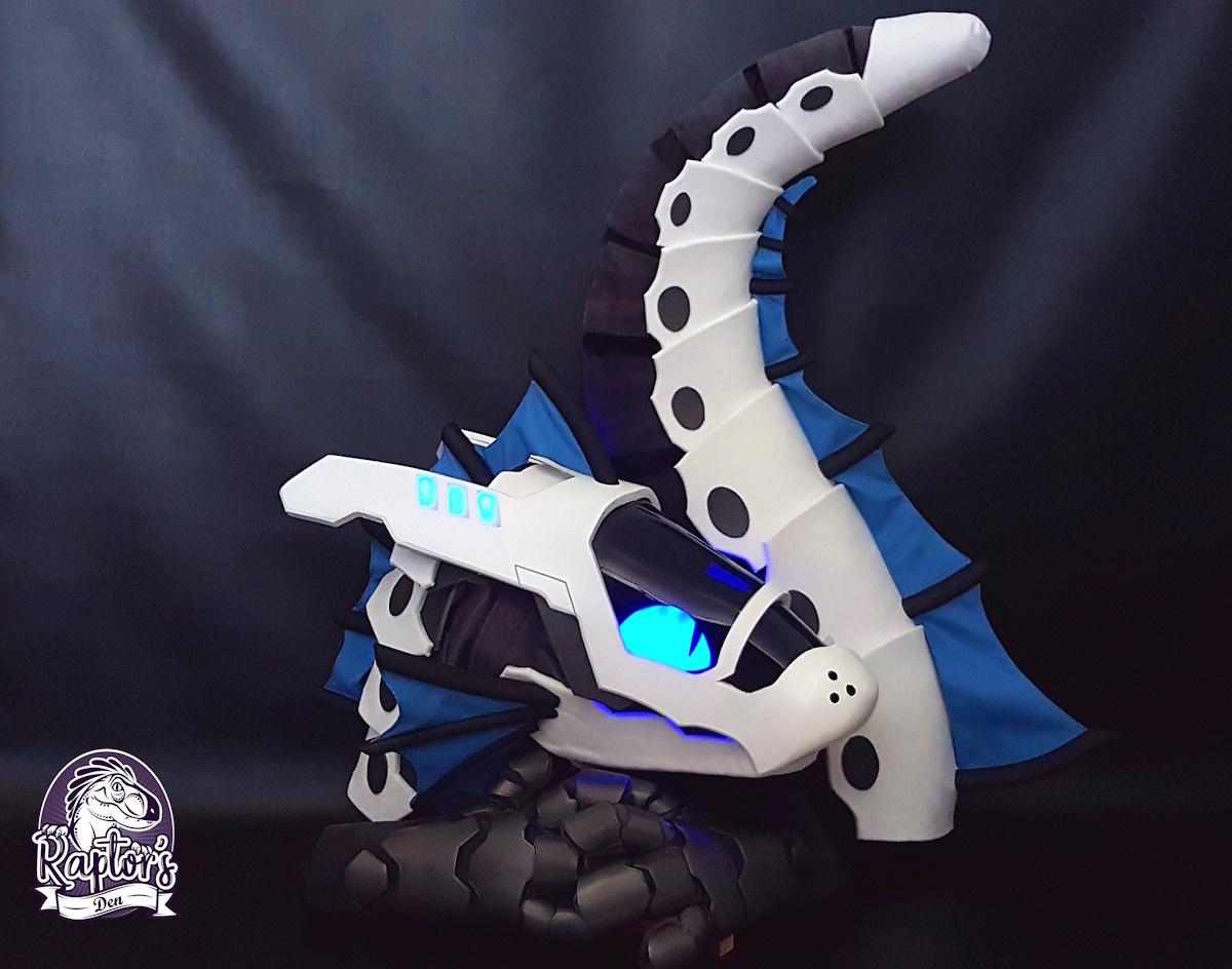 RaptorsDen's tweet image. Synth partial commission finished :3 Some nice fins and buttons to change the color of the led lights were implemented in this unique fella.
#fursuit #synthsuit #furryfandom #commission #protogen
