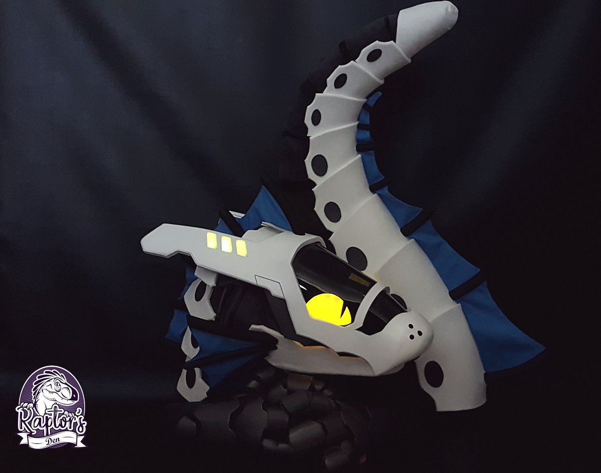 RaptorsDen's tweet image. Synth partial commission finished :3 Some nice fins and buttons to change the color of the led lights were implemented in this unique fella.
#fursuit #synthsuit #furryfandom #commission #protogen