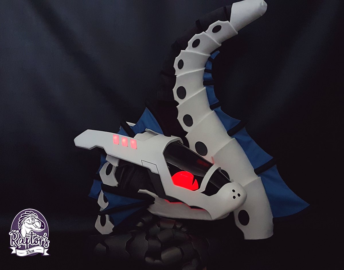 RaptorsDen's tweet image. Synth partial commission finished :3 Some nice fins and buttons to change the color of the led lights were implemented in this unique fella.
#fursuit #synthsuit #furryfandom #commission #protogen