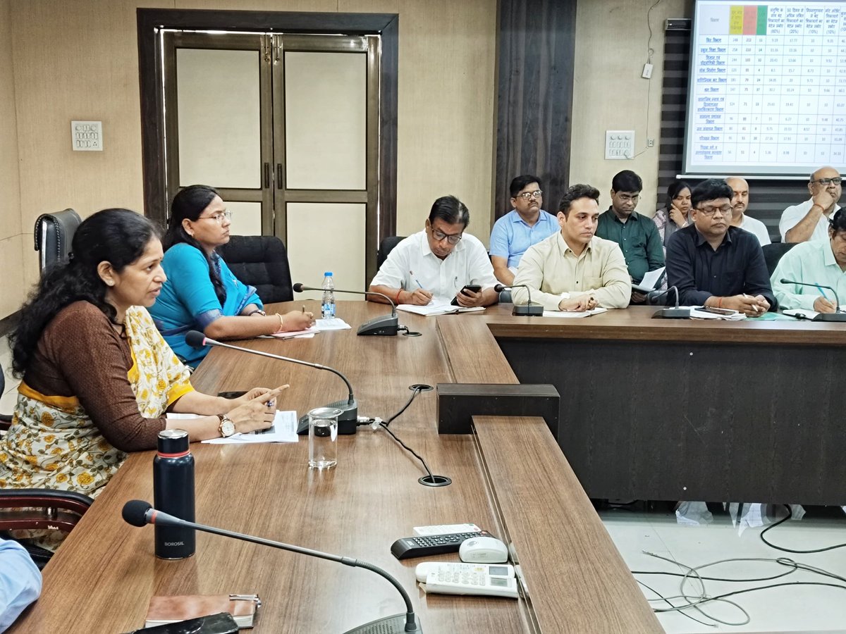 अपर कलेक्टर को को निर्देशित किया कि खाद्य विभाग, मापतौल तथा अन्य अधिकारियों की टीम बनाकर सभी पेट्रोल पंपों में पेट्रोल और डीजल की गुणवत्ता की जाँच कराकर प्रतिवेदन प्रस्तुत करें। पेट्रोल पंप में किसी भी तरह की अनियमितता पाए जाने पर कड़ी कार्यवाही करें। 

#JansamparkMP #Rewa