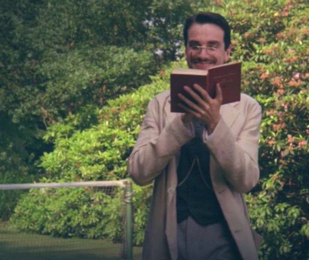 Day one of #Wimbledon. Heatstroke narrowly avoided by sheltering under an abandoned copy of ‘Under a Loggia’ by Eleanor Lavish.