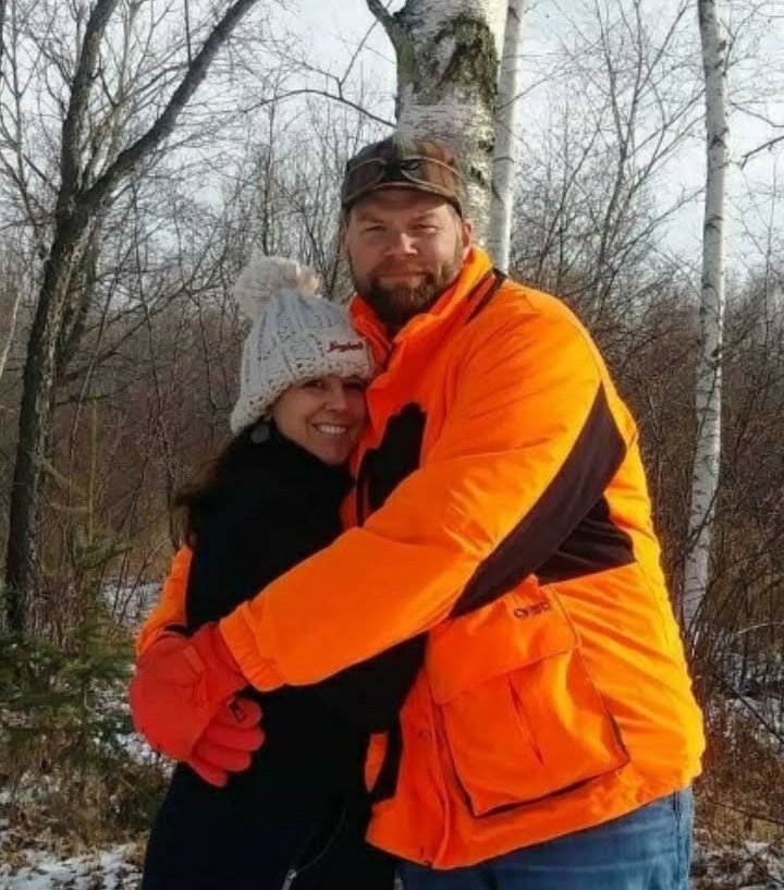 He moved to Minnesota for me. I tolerate the Packers for him. That’s love. Happy anniversary to us. ❤️