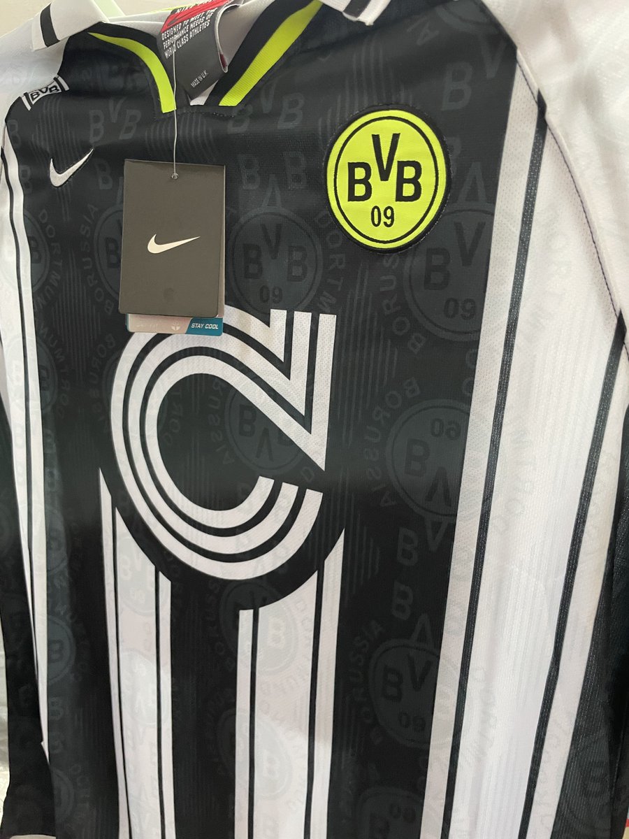 Efootball__PES's tweet photo. Thank you #KitMM for this jersey! 💛🖤

Borussia Dortmund x eFootball 🔜 https://t.co/z2TlNvEYu5