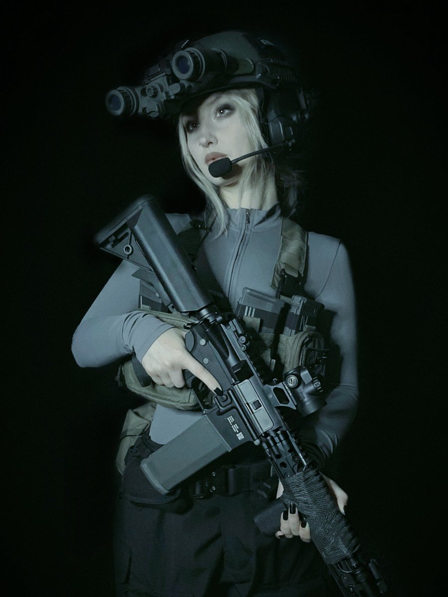 witchghast's tweet image. Do yall ever get restless kit syndrome and need to rearrange everything, buy a new placard, and change your entire loadout just because