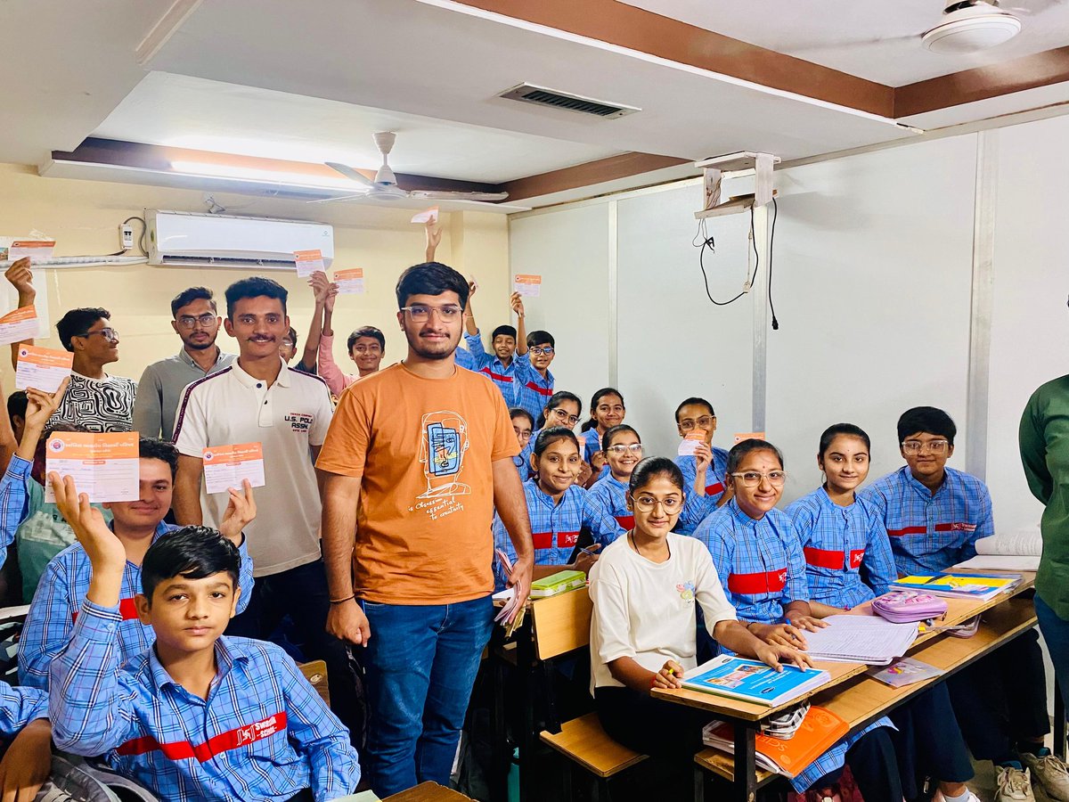 ABVP_Rajkot's tweet image. #ABVPMembership Drive અંતર્ગત 

#ABVPRajkot મહાનગર  કાર્યકર્તાઓ દ્વારા વિવિધ શાળાના વિદ્યાર્થીઓની સદસ્યતા કરવામાં આવી.

#JoinABVP

#JoinABVPGJ

#ABVPGujarat