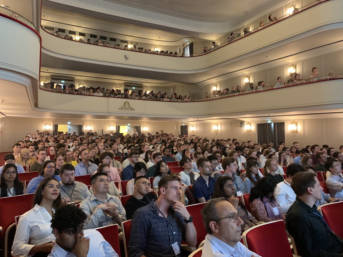 PernillaWittung's tweet image. The first NextGen session where young scientists get to present their work was on AI. The room was completely packed! Nine stellar presentations! #LINO25