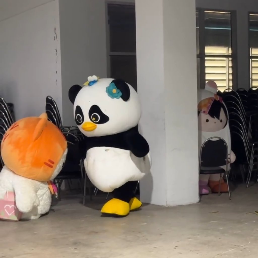 mxych0n's tweet photo. ⠀             ปัญหาในชีวิต                            ฉัน https://t.co/3XeOzEpK21