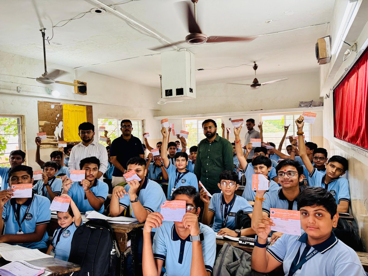 ABVP_Rajkot's tweet image. #ABVPMembership Drive અંતર્ગત 

#ABVPRajkot મહાનગર  કાર્યકર્તાઓ દ્વારા વિવિધ શાળાના વિદ્યાર્થીઓની સદસ્યતા કરવામાં આવી.

#JoinABVP

#JoinABVPGJ

#ABVPGujarat