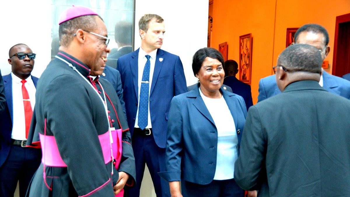 PrimeraDamaGE's tweet photo. LA PRIMERA DAMA ACOMPAÑA AL PRESIDENTE EN SU PRIMER ENCUENTRO CON EL NUEVO PAPA
La Pareja Presidencial fue recibida en audiencia, por primera vez, por el pontífice León XIV, desde  que este fuera escogido como nuevo Papa de la Iglesia Católica, el pasado mes de mayo. https://t.co/qd4mdTXasa