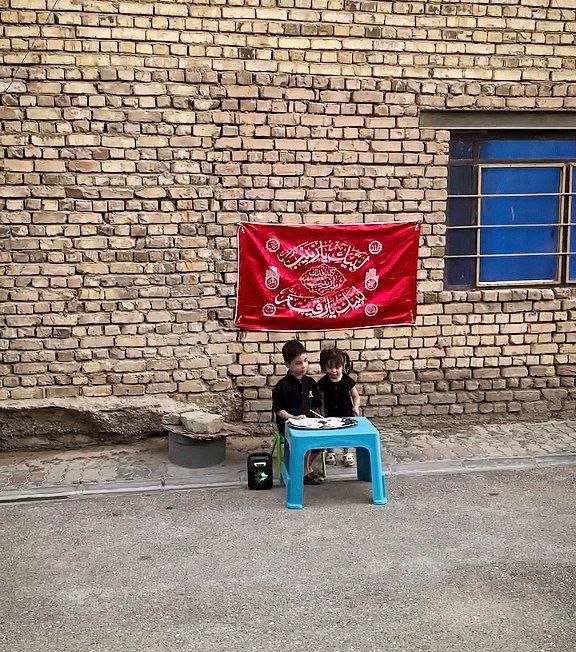sara_0s057's tweet photo. دنبال امام حسین تو هیاهوی موکب های بزرگ نباش؛ امام حسین اینجاست، تو همین موکب های کودکانه... https://t.co/TizuUqCgDt