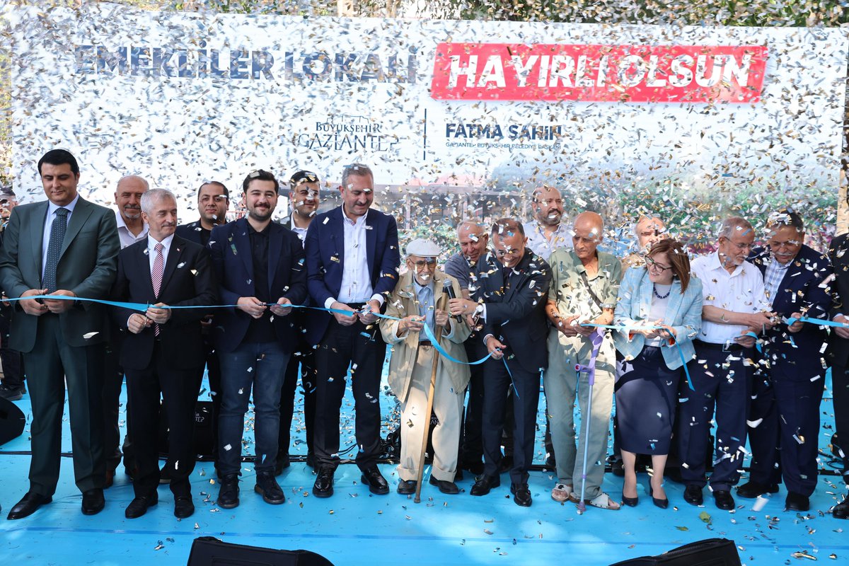 Gaziantep Valimiz Sn. <a href="/kemalcebervali/">Kemal Çeber</a>, AK Parti Grup Başkanvekilimiz Sn. <a href="/abdulhamitgul/">Abdulhamit Gül</a>, Başkanımız Sn. <a href="/FatmaSahin/">Fatma Şahin</a>, Gaziantep Milletvekilimiz Sn. <a href="/mesutbozatli/">Av.Mesut Bozatlı 🇹🇷</a>, Şahinbey Belediye Başkanımız Sn. <a href="/mtahmazoglu/">Mehmet Tahmazoğlu 🇹🇷</a>, Şehitkamil Belediye Başkanımız Sn. <a href="/umutymz/">Av.Umut YILMAZ</a> ve AK Parti Gaziantep İl