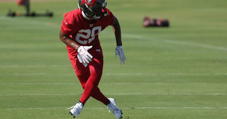 Andy Villamarzo (@andy_villamarzo) on Twitter photo Bucs' rookie Shilo Sanders works out at Tampa-area high school 👀
“He shared his story, dropped some real wisdom, and showed our players what it looks like to chase greatness the right way.” - <a href="/irltb85/">Hank Brown</a>
on3.com/high-school/ne… Bucs' rookie Shilo Sanders works out at Tampa-area high school 👀
“He shared his story, dropped some real wisdom, and showed our players what it looks like to chase greatness the right way.” - <a href="/irltb85/">Hank Brown</a>
on3.com/high-school/ne…
