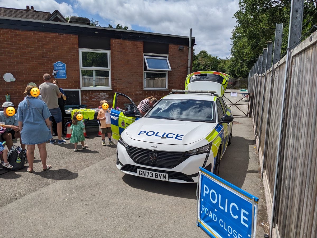 On Saturday #NeighbourhoodTaskForce officers attended the #Crockenhill Primary School fete.  The children got involved in having there fingerprints taken, trying on police uniform and going inside the police vehicle. ^TB