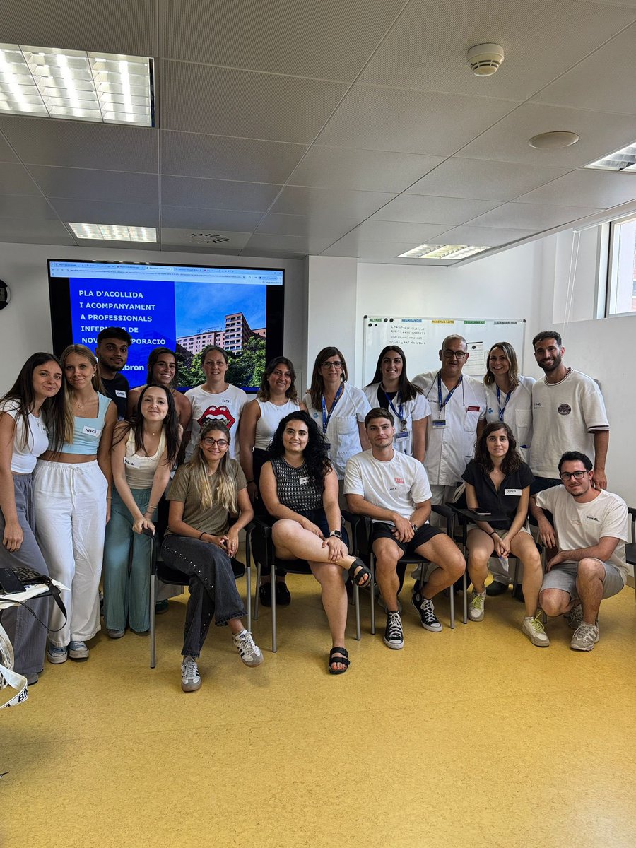 👋 Avui hem rebut a les noves infermeres que comencen a treballar amb nosaltres.

✅ El grup que s’incorpora a l’UCI ha fet tallers de simulació: check list d’inici de torn, com és l’ingrés a l’UCI, transfusió segura d’hemoderivats…

Gràcies per escollir-nos! 💙