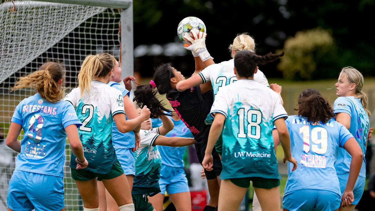 USLWLeague's tweet photo. Goalkeeping at its 𝓯𝓲𝓷𝓮𝓼𝓽 ✨

Check out how @gofcoly's success between the sticks has led the Artesians to a THIRD division title! 🧤 

➡️ https://t.co/MZkOOPwK4D https://t.co/TNtpOFW1hG