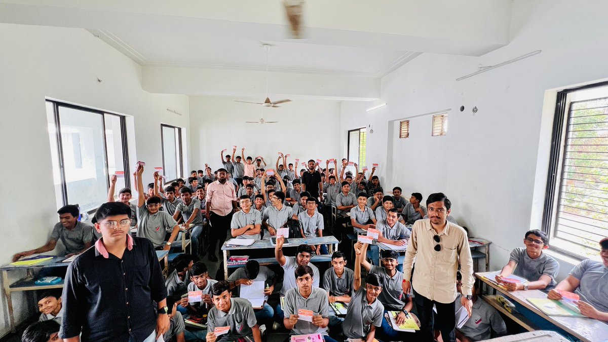 ABVP_Rajkot's tweet image. #ABVPMembership Drive અંતર્ગત 

#ABVPRajkot મહાનગર  કાર્યકર્તાઓ દ્વારા વિવિધ શાળાના વિદ્યાર્થીઓની સદસ્યતા કરવામાં આવી.

#JoinABVP

#JoinABVPGJ

#ABVPGujarat