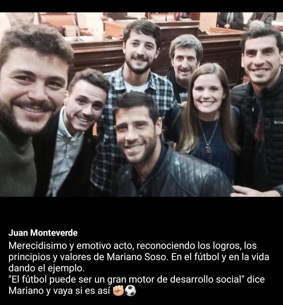 JoacorosC's tweet photo. Muy bien, los que andan votando pechos👏 https://t.co/5DQW47vd3c