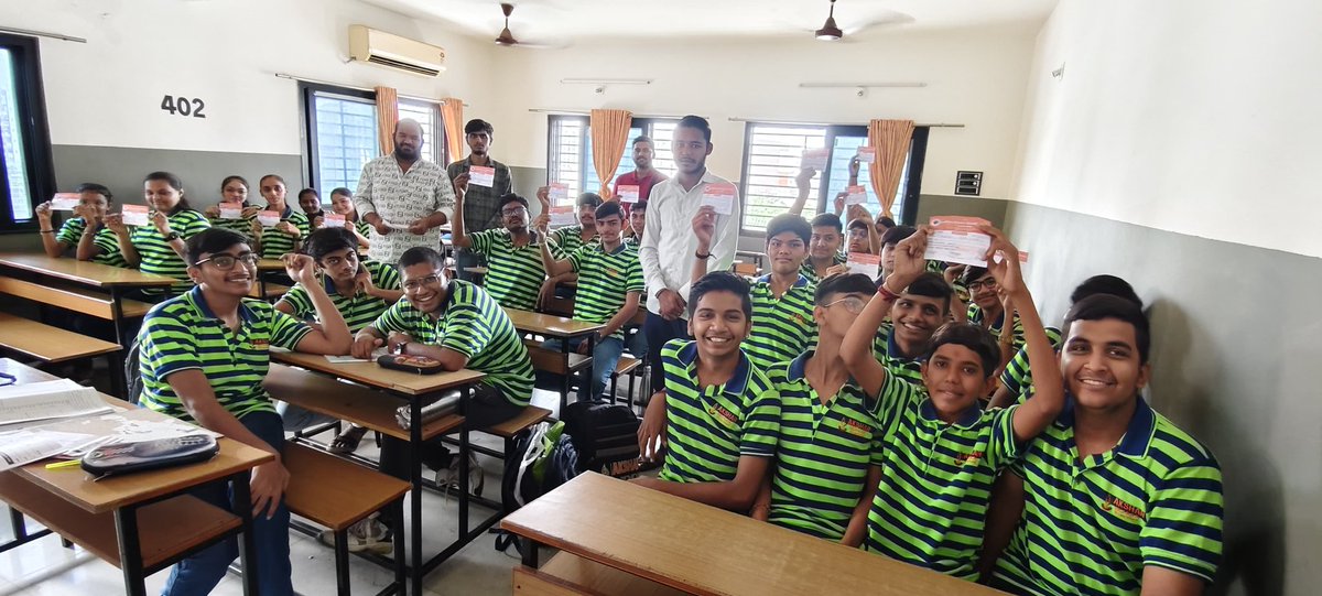 ABVP_Rajkot's tweet image. #ABVPMembership Drive અંતર્ગત 

#ABVPRajkot મહાનગર  કાર્યકર્તાઓ દ્વારા વિવિધ શાળાના વિદ્યાર્થીઓની સદસ્યતા કરવામાં આવી.

#JoinABVP

#JoinABVPGJ

#ABVPGujarat