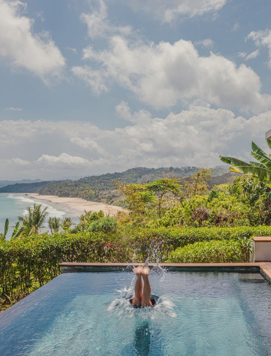 Nihihotels's tweet photo. Villa Mandaka Sumba House fills your heart and puts your souls at ease. Wake up in @nihi to dreamy mornings, spend the day in luxury, and share romantic evenings on the Edge of Wildness.
.
#nihigram by @tanveerbadal https://t.co/Wh8MvOrW42