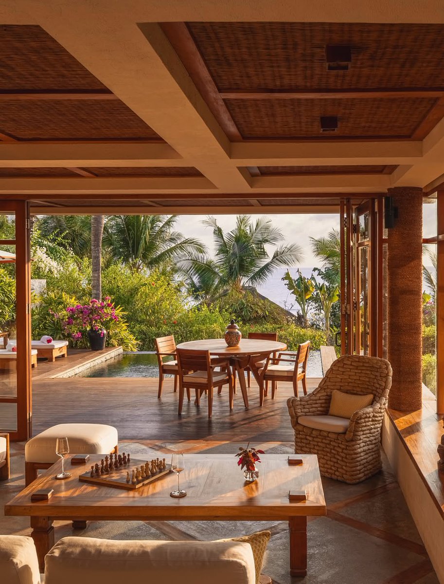 Nihihotels's tweet photo. Villa Mandaka Sumba House fills your heart and puts your souls at ease. Wake up in @nihi to dreamy mornings, spend the day in luxury, and share romantic evenings on the Edge of Wildness.
.
#nihigram by @tanveerbadal https://t.co/Wh8MvOrW42