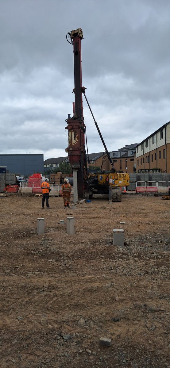 Last Wednesday marked a momentous occasion at Taw Wharf in Barnstaple — the final pile was driven into the ground. This major milestone brings us full circle from the very first pile installed on 25th January 2018 #PearceConstruction #Devon #Barnstaple #TawWharf #Regeneration