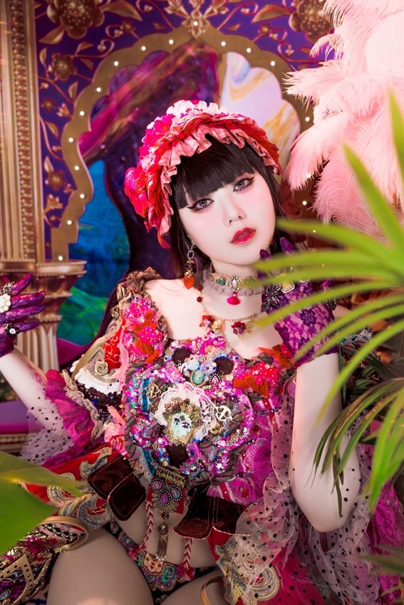 skream_japan's tweet photo. 浜崎容子（アーバンギャルド）、今秋リリース予定のソロ・アルバムより先行シングル「Snowflake Girls」本日6/30 24時配信開始 https://t.co/DOBkOGZeoL

#浜崎容子
#アーバンギャルド https://t.co/1IOYq395rj