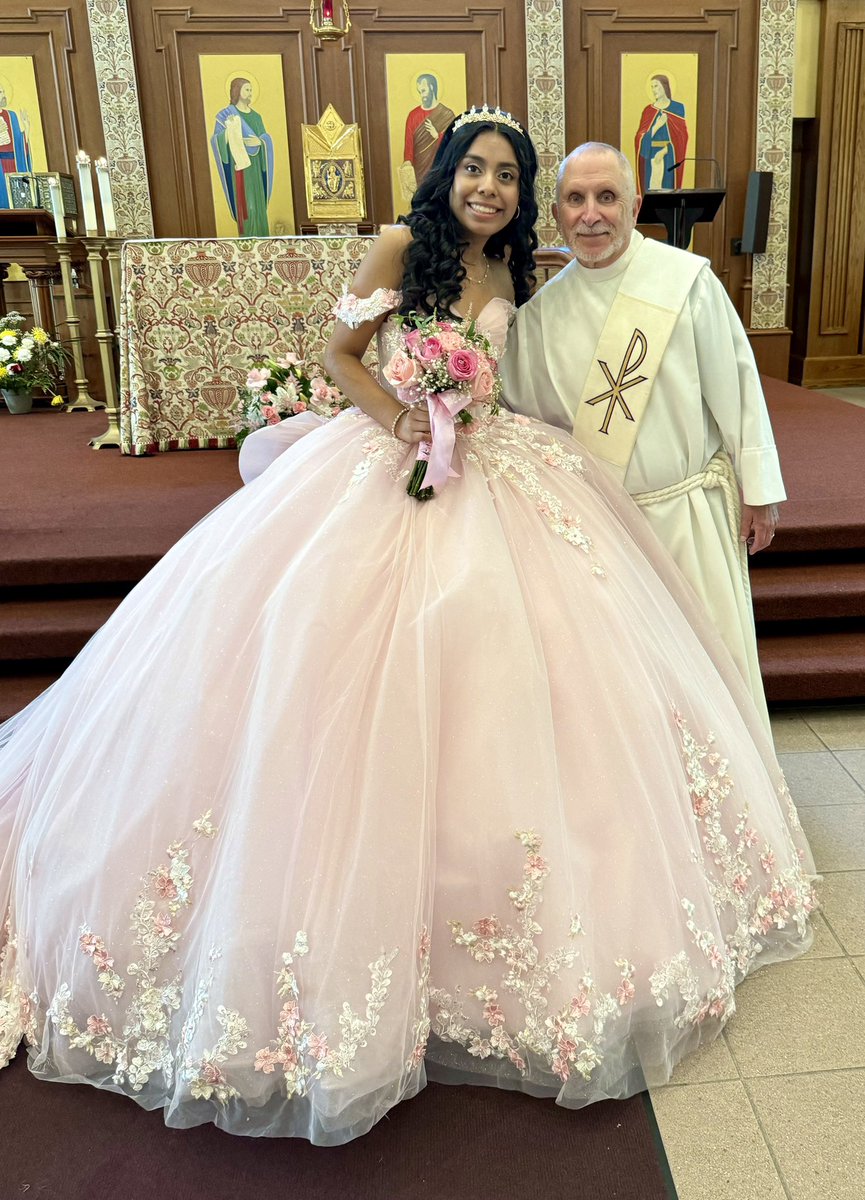 stjohnriverhead's tweet photo. Feliz quinceañera🎈Thank you Deacon Dan St. John the Evangelist, Riverhead 
#catholicchurch #churchfamily #church #quinceañera #quinceañeradress #quince https://t.co/Tvfqk1JxTV