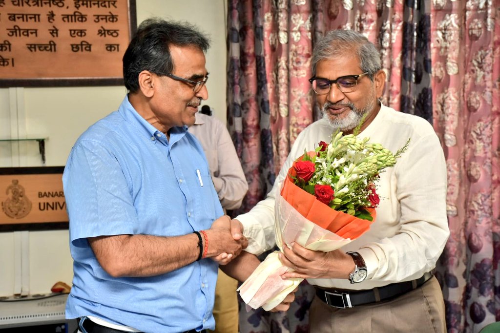Director_ISc's tweet image. भौमिकी विभाग के वरिष्ठ आचार्य, प्रो0 राजेश कुमार श्रीवास्तव जी ने आज विज्ञान संकाय के संकाय प्रमुख पद का पदभार ग्रहण किया।