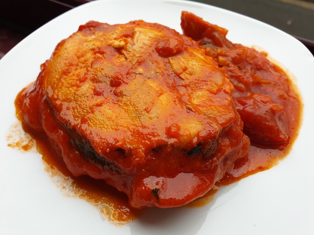 ¡Buen lunes! Hoy os traemos un clásico del veranito, el bonito del norte con tomate. Una receta sencilla, con dos ingredientes que casan fenomenal y que no puede estar más rica. 🐟🍅opercebeiro.com/blog/bonito-co…