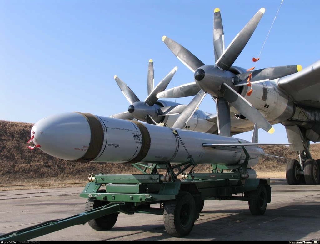 ❗️The 🇨🇿Czech company Leseft International, headed by a Russian, is circumventing sanctions by supplying scarce products to 🇷🇺Russian manufacturers of cruise and ballistic missiles.