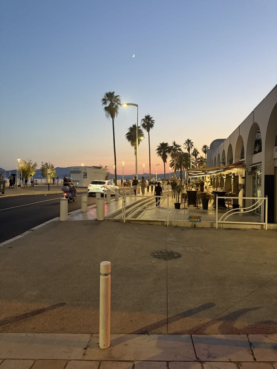 Mantle (@mantle_official) on Twitter photo Bonjour tout le monde from Cannes! 🇫🇷
What’s in for Mantle at <a href="/EthCC/">EthCC - Ethereum Community Conference</a> today:
🕐 12:55PM — <a href="/tx0zz/">Timothée</a> (Head of Strategy) takes the Burton Stage to talk the future of $ETH with TradFi, Treasuries & more.
🕖 7:00PM — <a href="/gametheorizing/">Jordi Alexander</a> (Chief Alchemist) speaks on DeFAI and how to drive Bonjour tout le monde from Cannes! 🇫🇷
What’s in for Mantle at <a href="/EthCC/">EthCC - Ethereum Community Conference</a> today:
🕐 12:55PM — <a href="/tx0zz/">Timothée</a> (Head of Strategy) takes the Burton Stage to talk the future of $ETH with TradFi, Treasuries & more.
🕖 7:00PM — <a href="/gametheorizing/">Jordi Alexander</a> (Chief Alchemist) speaks on DeFAI and how to drive
