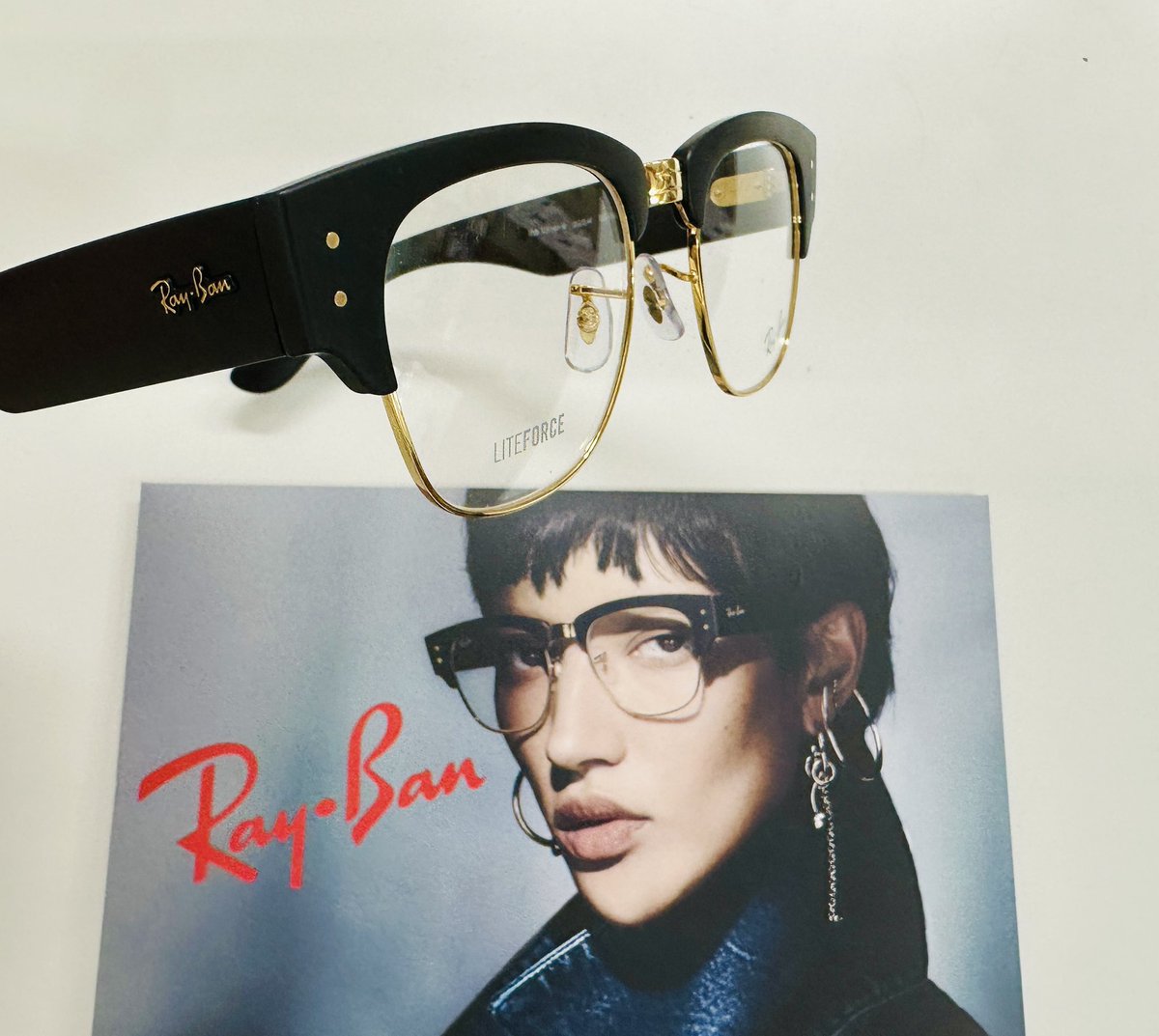 kamoyamegane's tweet photo. MEGA CLUBMASTER がマットカラーで再登場！
ボリューミーで存在感抜群です👍
#rayban #clubmaster #レイバン #正規店 #秋田市 #カモヤ眼鏡店 
#メガネ女子 #メガネ男子 https://t.co/pQsZWfBQ3O