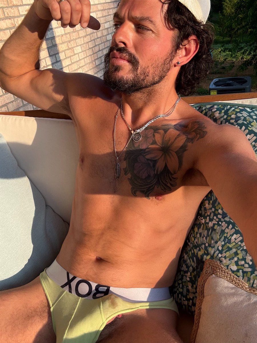 kongfreeballer's tweet photo. Daddy’s getting sum vitamin D this am! 
If you want sum too RT 😝 https://t.co/atgGEenFcY