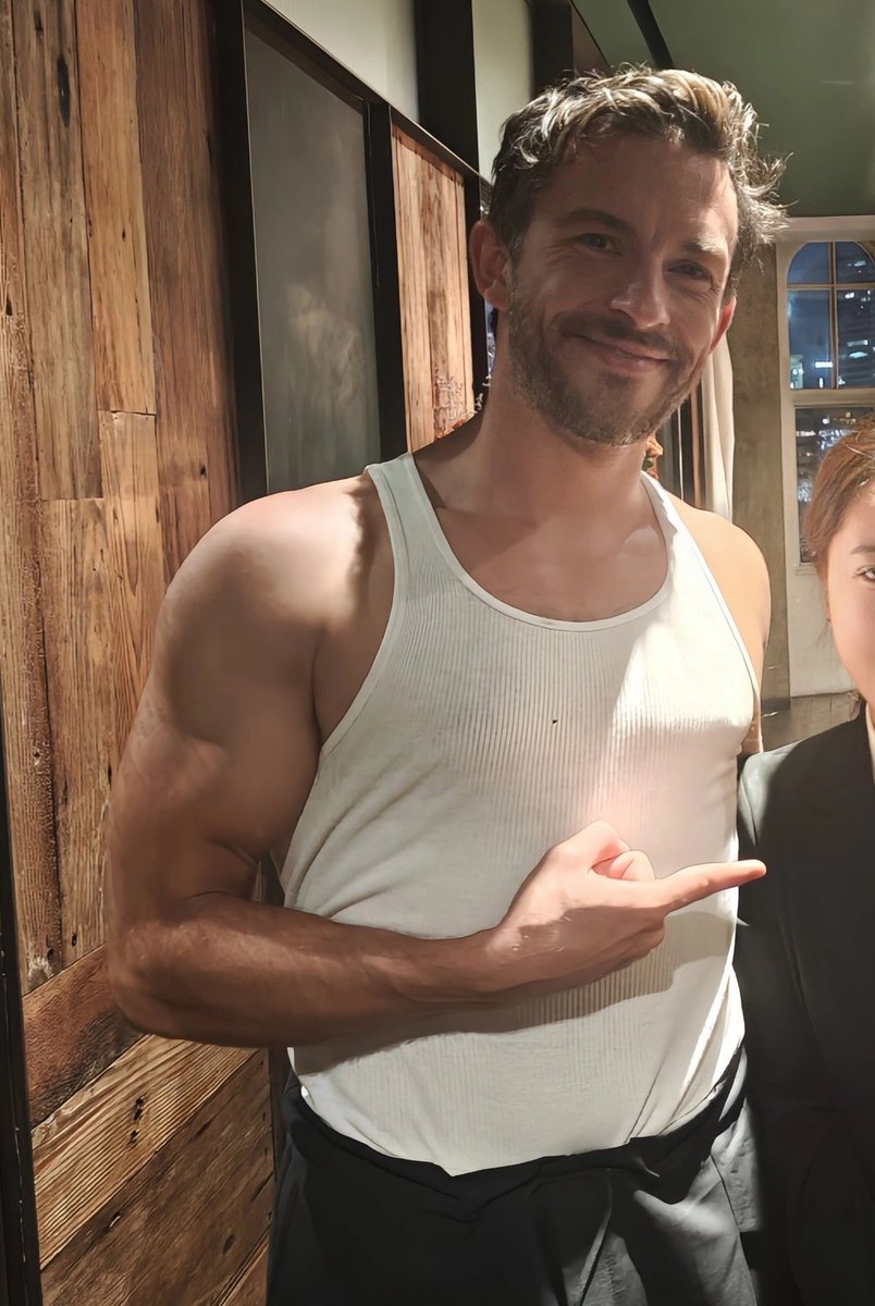 i love arms. especially jonathan bailey's arms