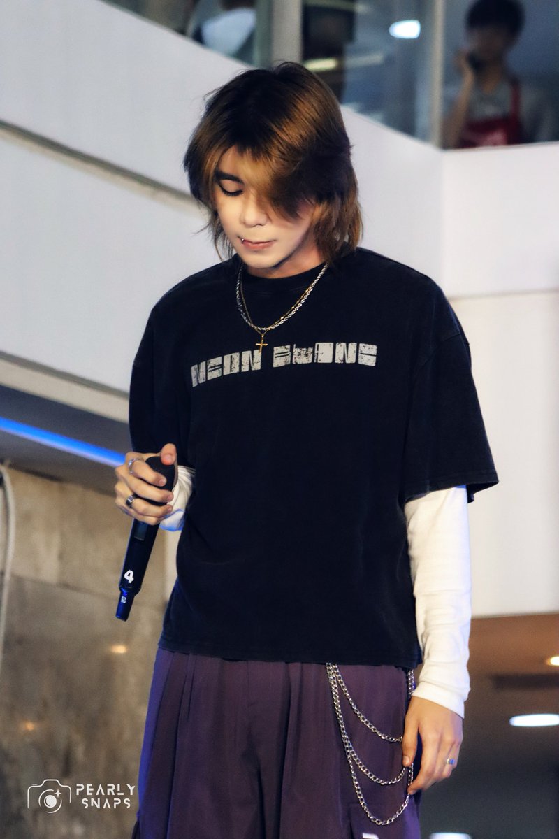 pearly_snaps's tweet photo. Spot Yuuki’s piercing 🥵

PHP AT FETE DE LA MUSIQUE
#Press_Hit_Play @PressHitPlay
#feteph2025 #PPOPCON
@yuukigito_ https://t.co/GwMQLgzxKg