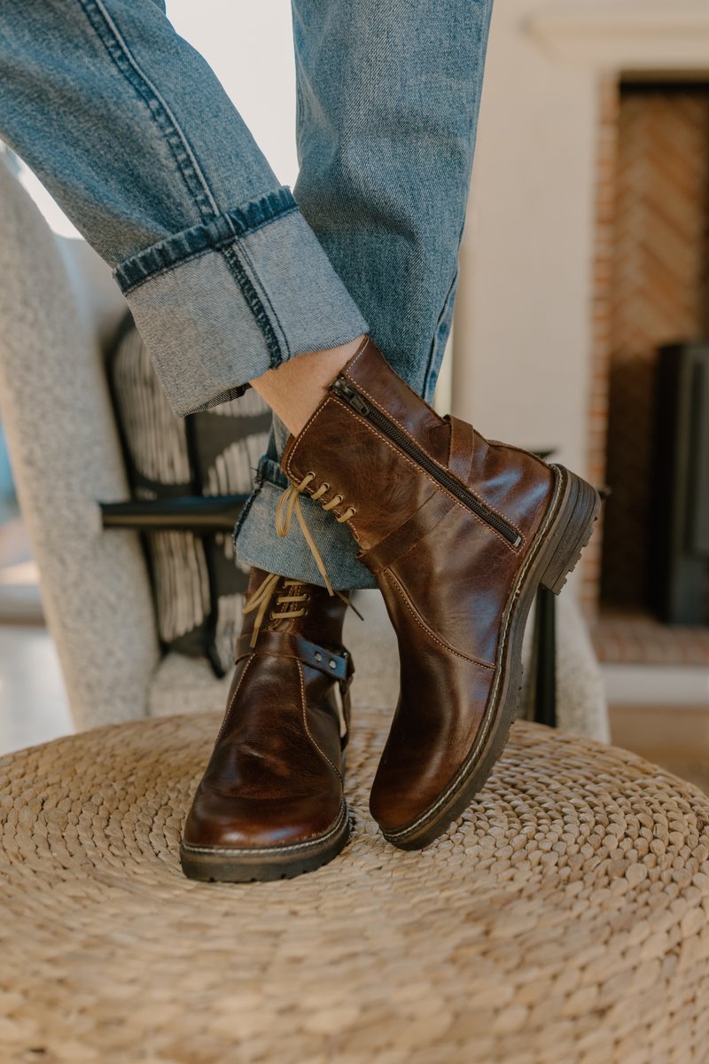 ★★ STIRRUP BOOT DISTRESSED BROWN ★★
Blu Betty’s chunky range just hit the mercury at 100℃ – hot hot hot! Done in a new leather, this boot is taking a ride through to the other side of the cold weather ☼☼☼
#BluBettySA #StirrupBootDistressedBrown #LeatherBoots #SouthAfrica