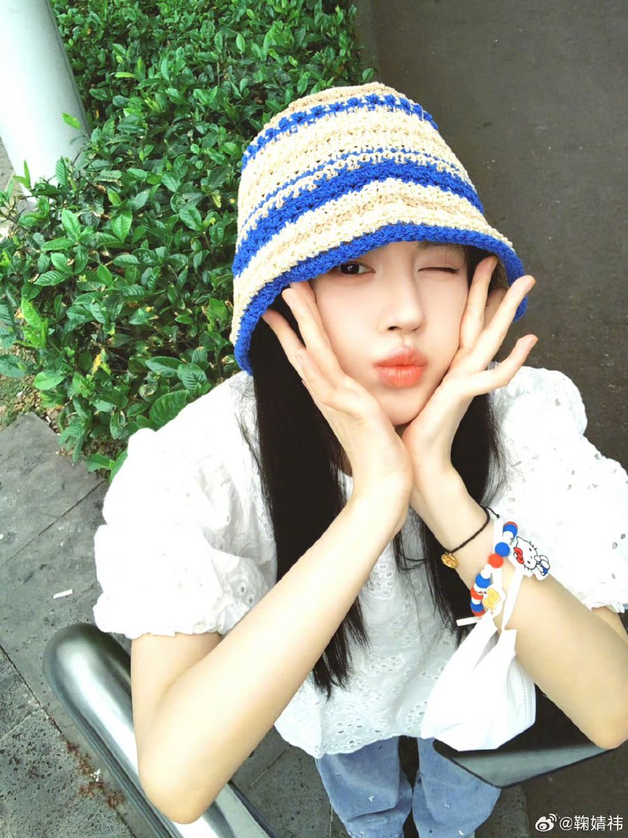 ohnneul's tweet photo. 250630 쥐징이 웨이보 (1)

‘😉’

#鞠婧祎 #쥐징이 #Jujingyi #Kiku https://t.co/OUwhx2Zs5i